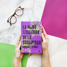 Cargar imagen en el visor de la galería, LA MANO IZQUIERDA DE LA OSCURIDAD
